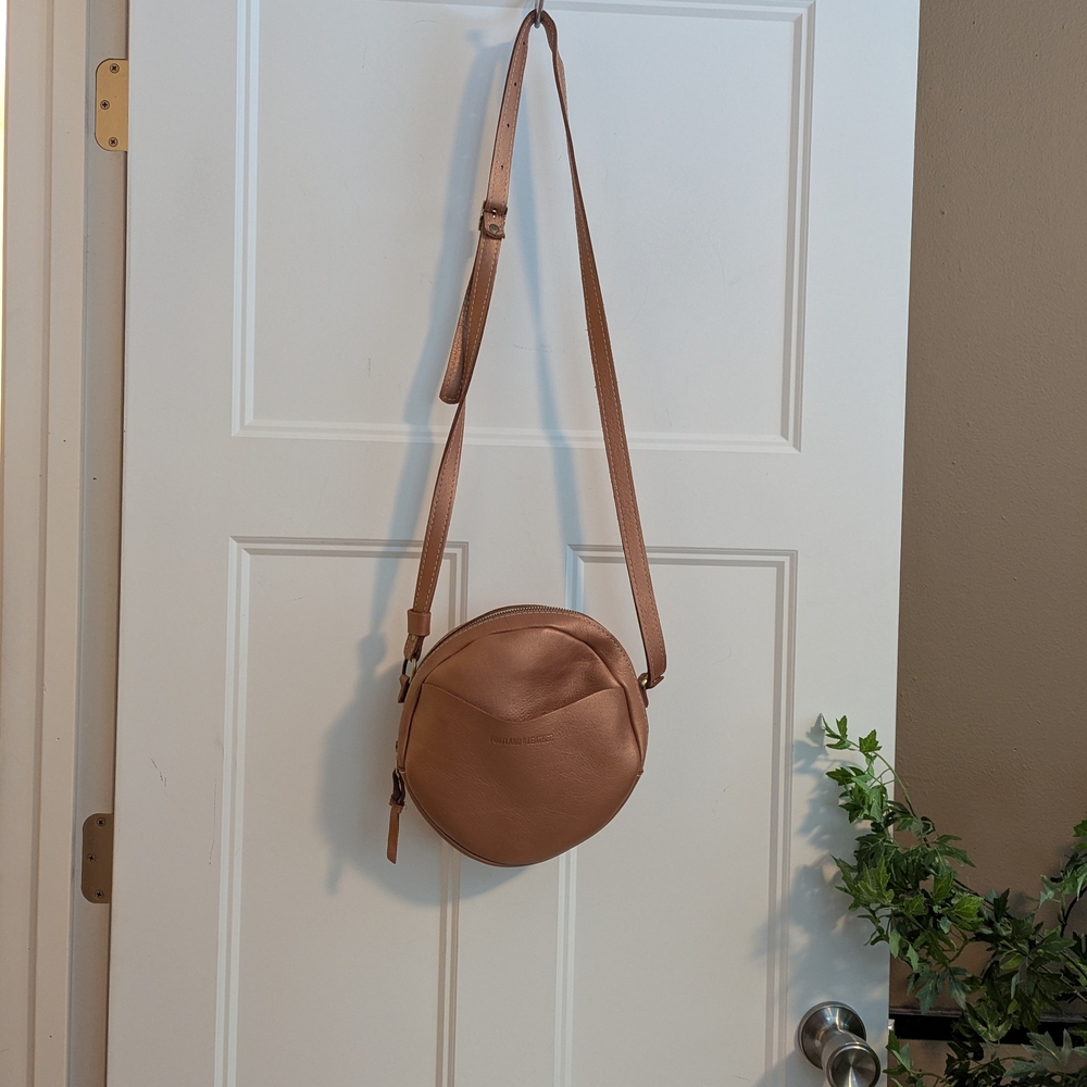 Portland Leather Round Crossbody Bag  - Copper Colored. Large Circle Bag. - Picture 8 of 9
